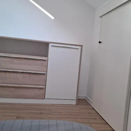 Apartment L&l *