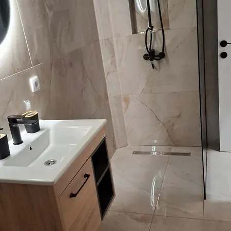 L&l Apartman-besplatan Parking, Wifi, Centar